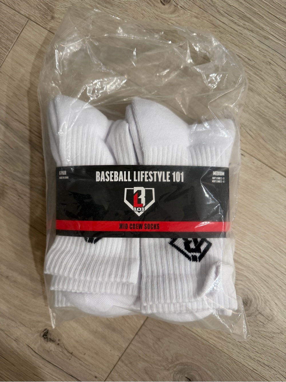 NWT Baseball Lifestyle 101 Kids White Mid Crew Athletic Socks